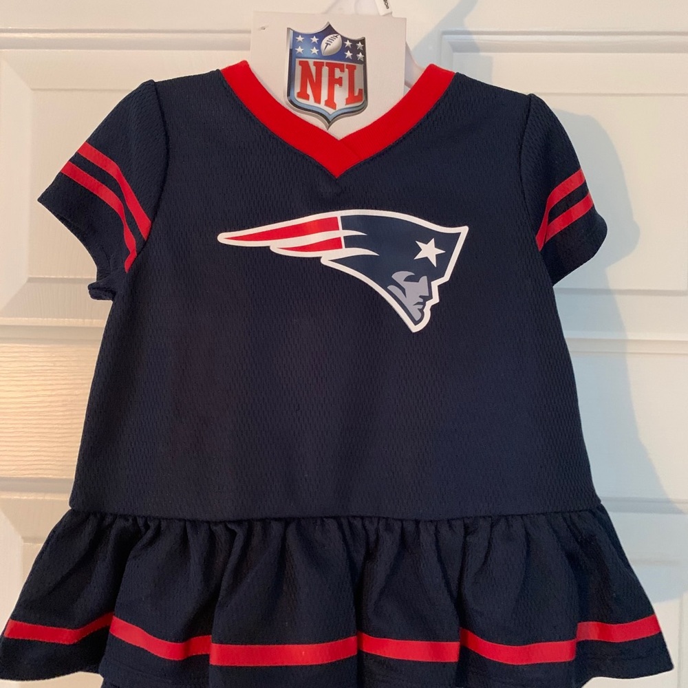 NWT patriots 3/6 mo outfit